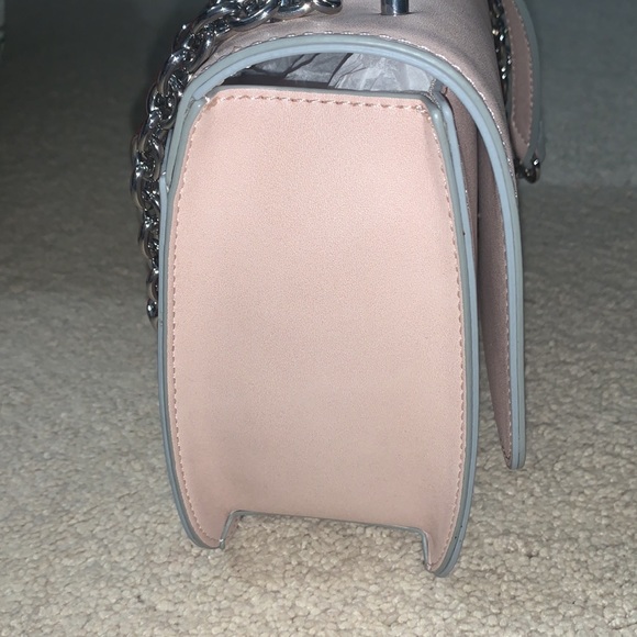 Chelsea28 cross body - Picture 2 of 9